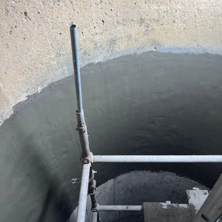 Application of repair mortar inside sewer manhole